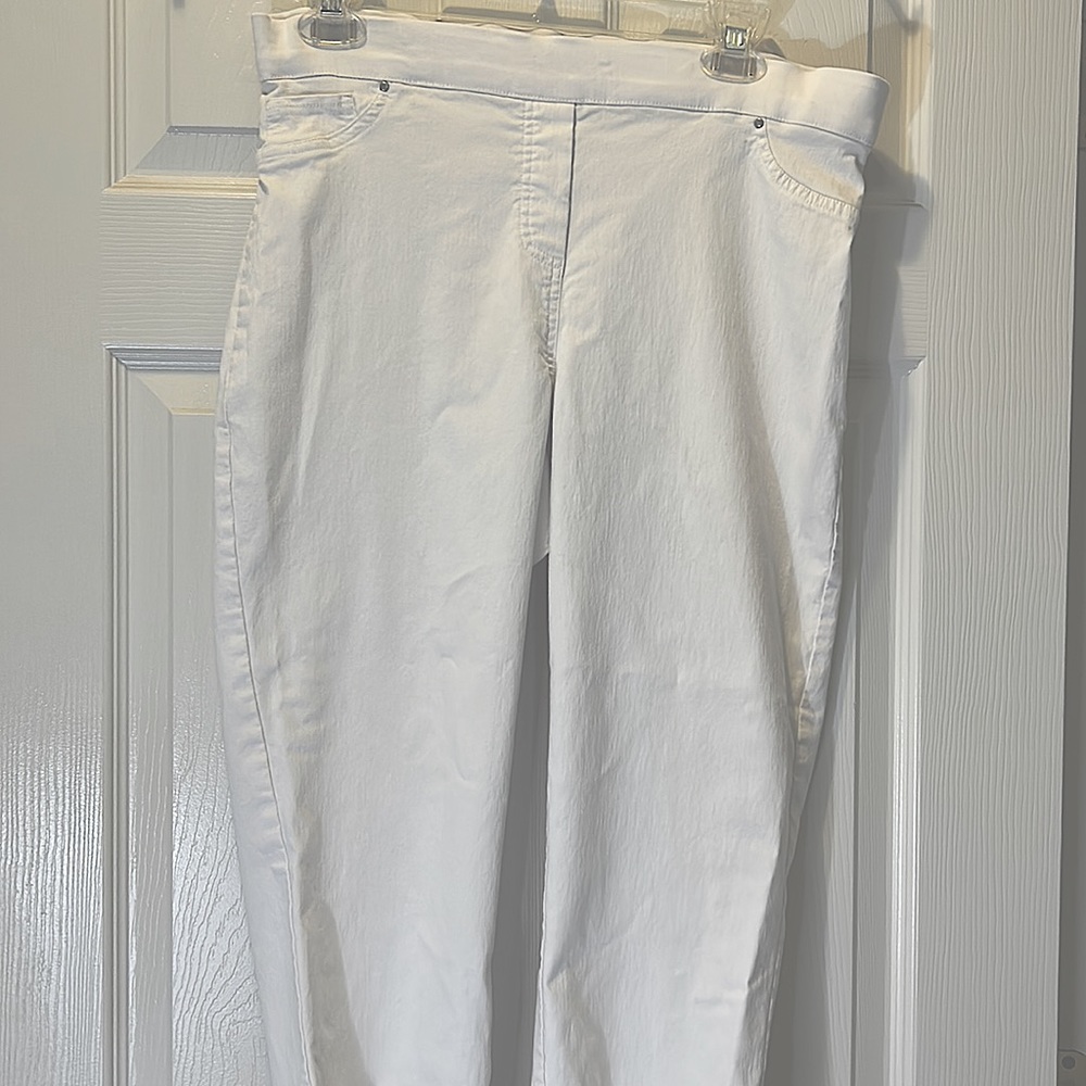 89th and Maddison Capris White Pull On Womens L rayon, nylon, spandex .
